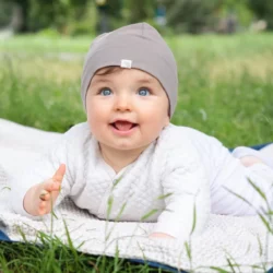 baby-shooting-outdoor-junge-decke-gras