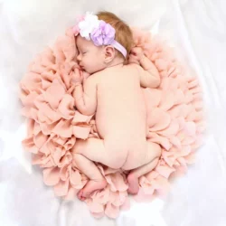 baby-shooting-homeshooting-maedchen-rosa-blumen-stirnband
