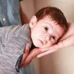 baby-shooting-homeshooting-haende-newborn-familie