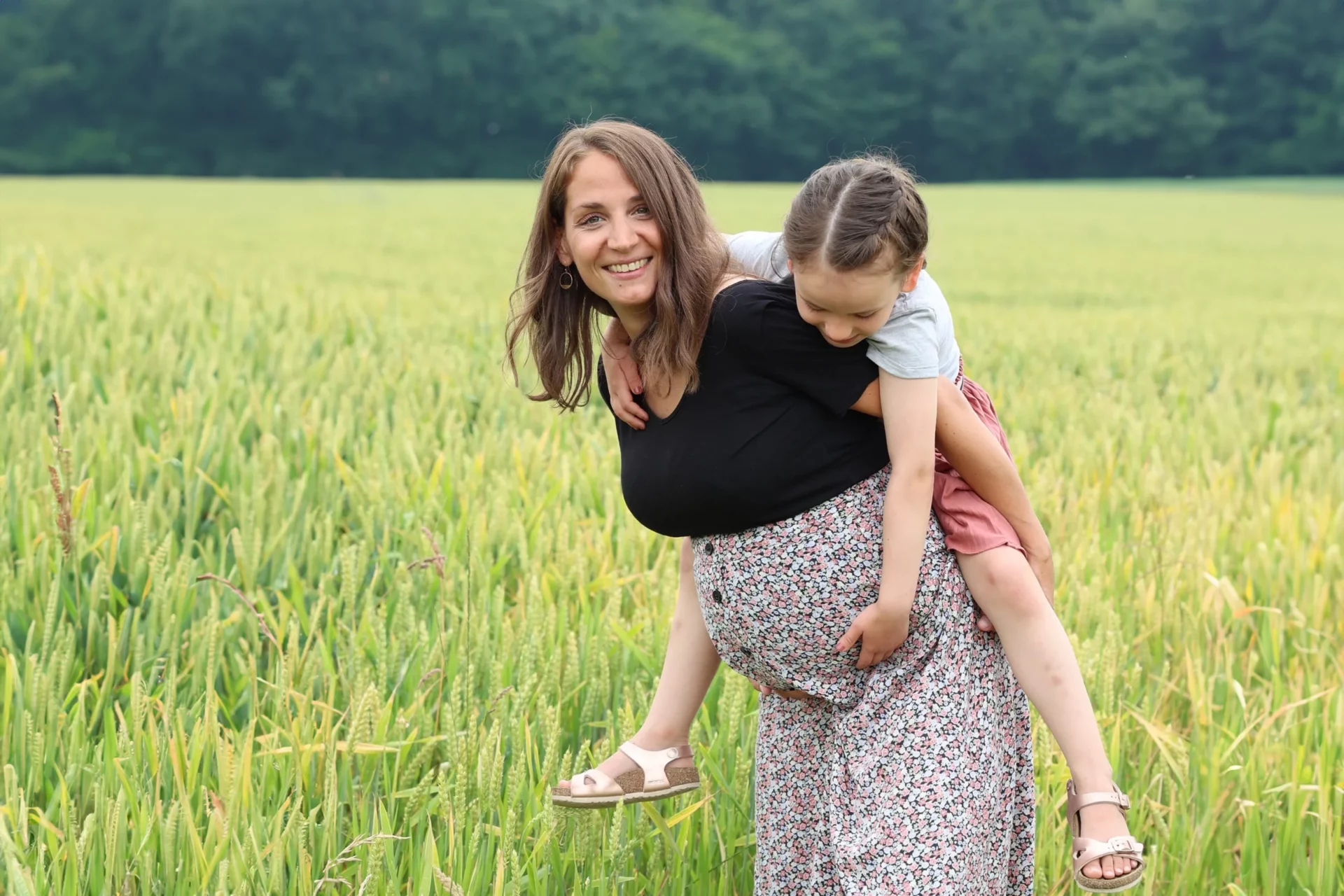 mutter-und-tochter-shooting-dortmund-outdoor-babybauch-familie