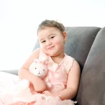 kinder-foto-home-shooting-rosa-maedchen-zuhause