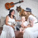 kinder-und-familienfotografie-mit-hund-und-kind-baby