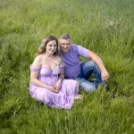 babybauch-shooting-outdoor-paar-natuerlich