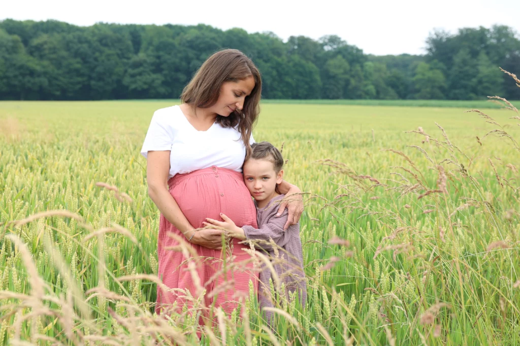 schwangerschaft-shooting-fotograf-dortmund-fotostudio-mutter-tochter-outdoor