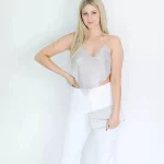 portrait-shooting-studio-dortmund-weiß-mode-minimalistisch-frau-fashion