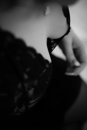 boudoir-fotografie-studio-dortmund-frau-sensual-sinnlich-lingerie-schwarz