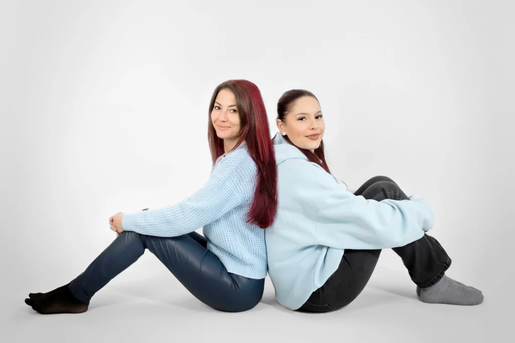 Mutter-tochter-fotoshooting-im-fotostudio-in-dortmund-mit-fotografin-dortmund-nrw